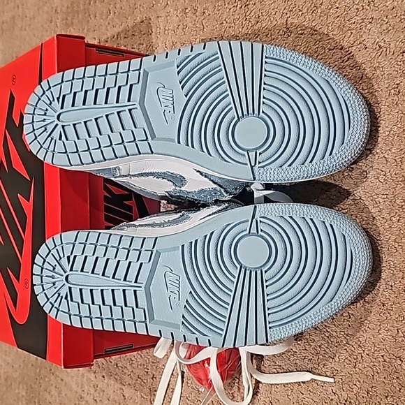 Nike Air Jordan 1 Retro Hi OG - Picture 6 of 8